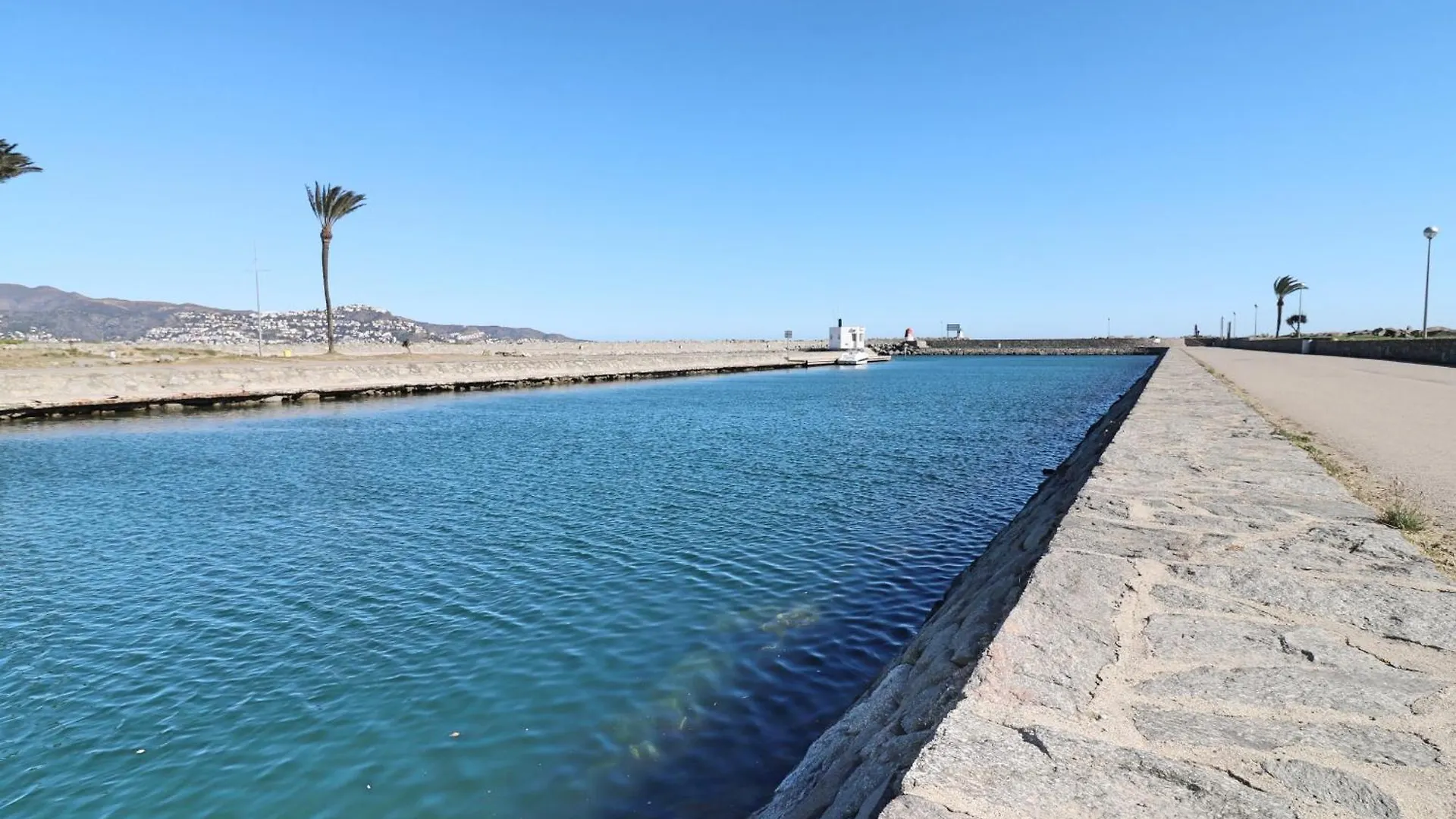 Gr Reserva 17-2-12 - Piso Muy Cerca De La Playa Empuriabrava